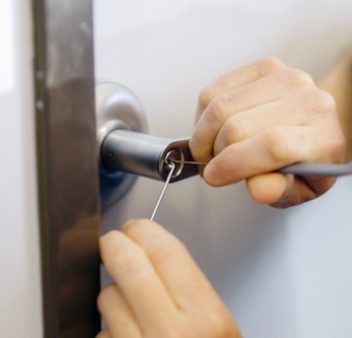 Emergency-locksmith-service